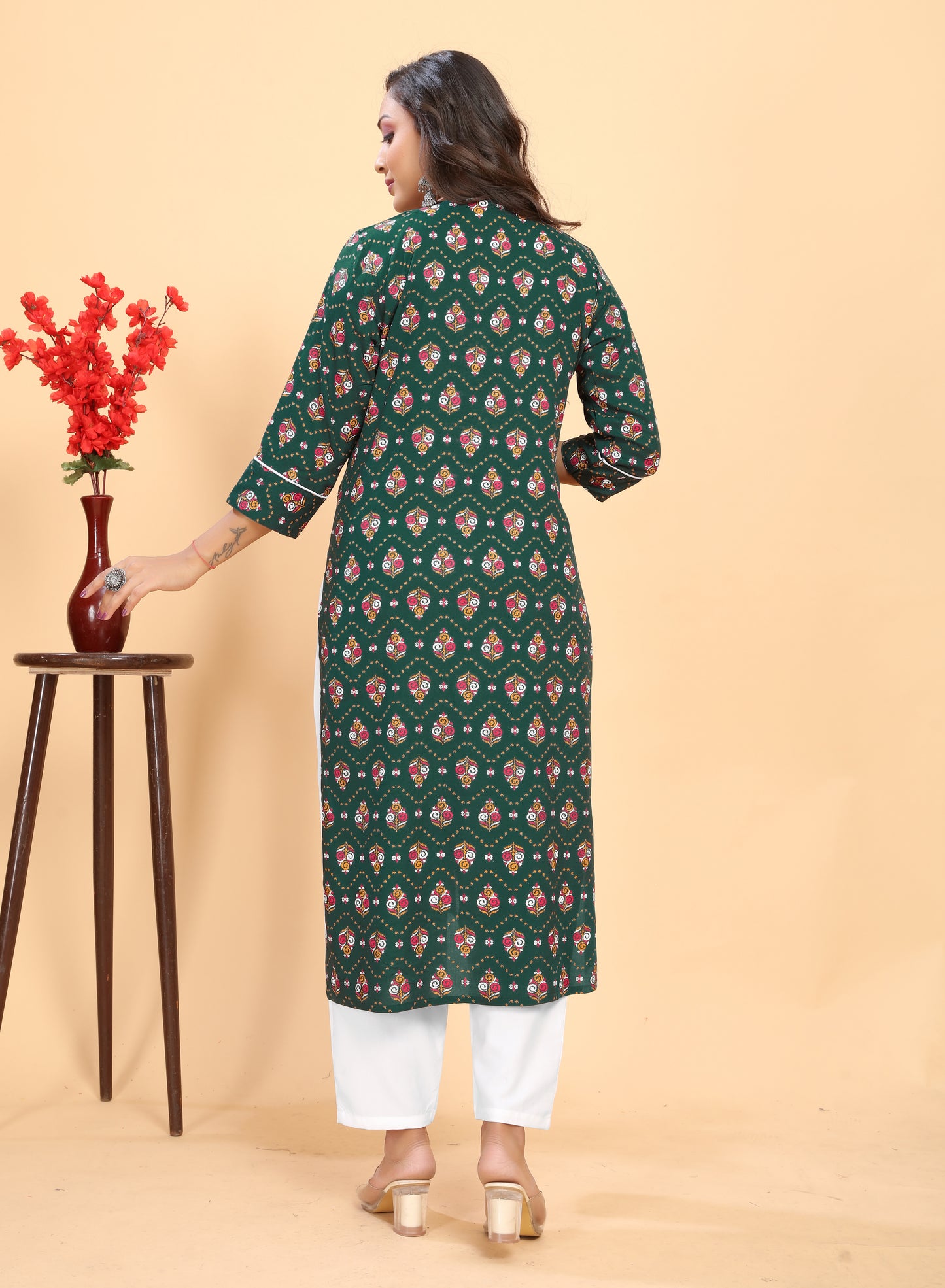 Women's Green Rayon Floral Printed Straight  Kurta-pant