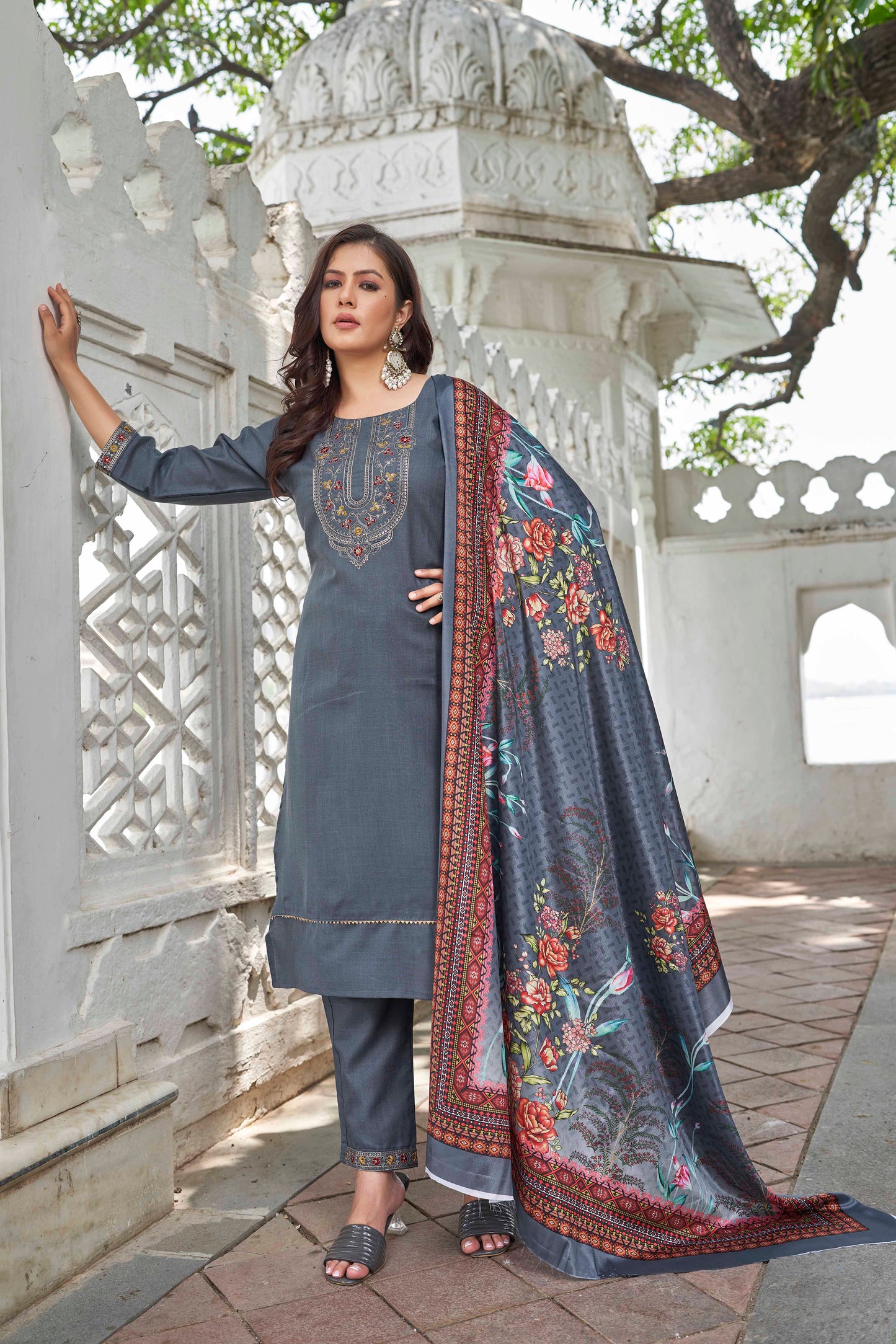 Ethnic Motifs Yoke Designed Straight  Kurta-pant & Dupatta